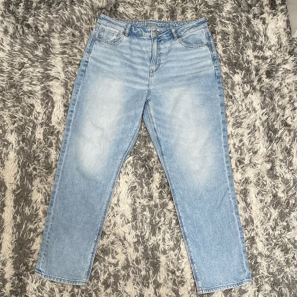Light wash mom jeans